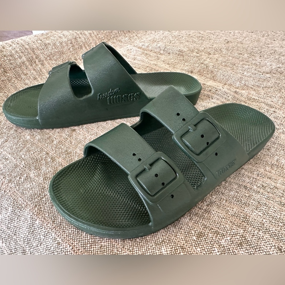 Green Freedom Moses Slide Sandals size 8/9 38/39